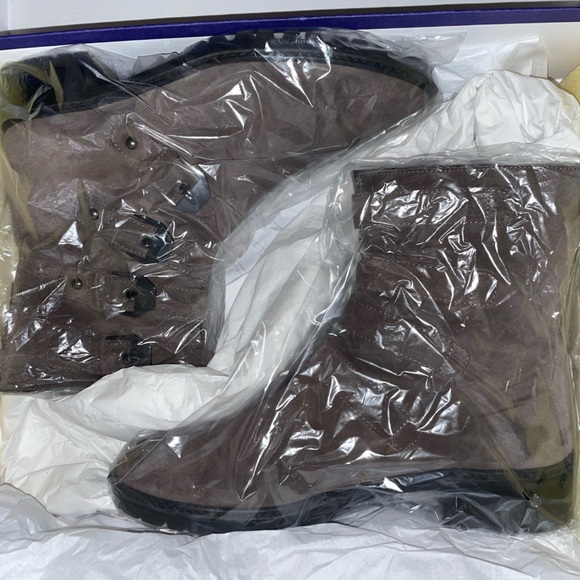 Size 7.5 (M) Stuart Weitzman Jitterbug Seal Velour boots - Picture 3 of 5